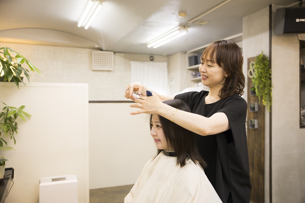 接客のすべてを 1 人のスタイリストが担当